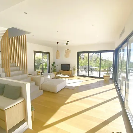 Elegant Summer House Nice