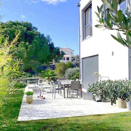 Elegant Summer House Nice Hébergement de vacances *