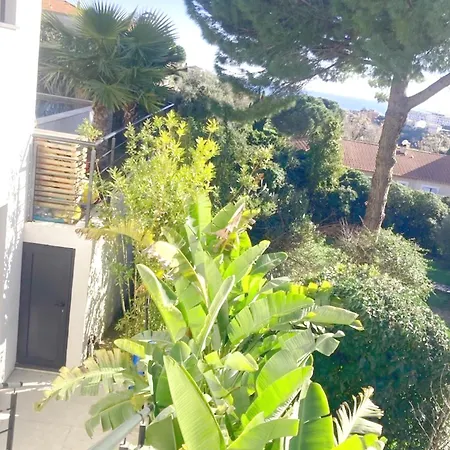 Elegant Summer House Nice Hébergement de vacances Nice